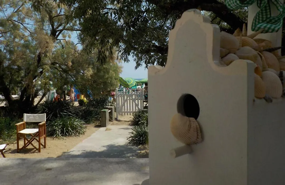 Villa Picchetti Fronte Mare-1